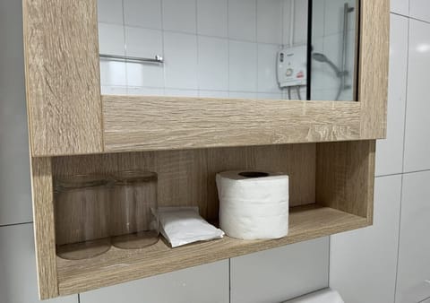 Double room with balcony | Bathroom | Shower, free toiletries, hair dryer, towels