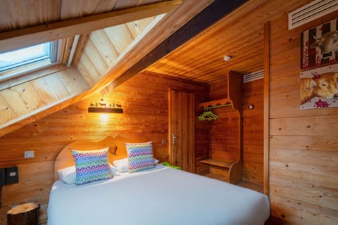 Individually decorated, individually furnished, desk, laptop workspace