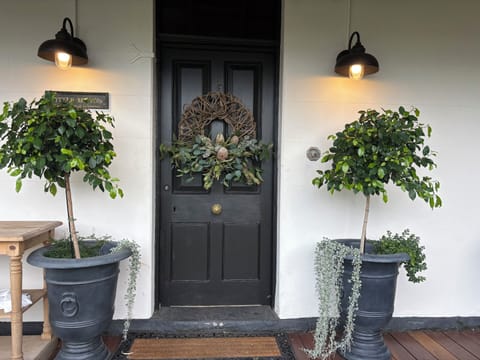Little Milton Manor House entry