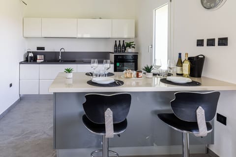 Apartment, Vineyard View | Private kitchen | Full-size fridge, microwave, oven, stovetop