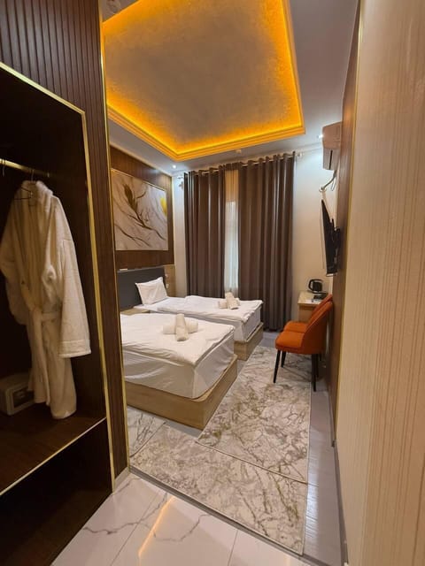 Deluxe Twin Room | Premium bedding, desk, laptop workspace, WiFi (free)