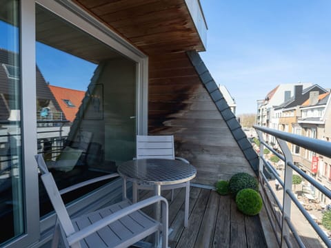 Apartment, Balcony, Lumber, Hotel, Porch, Log Cabin