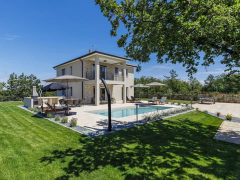 Residential Area, Home, House, Estate, Cottage, Mansion, Garden, Driveway, Landscaping, Suburb