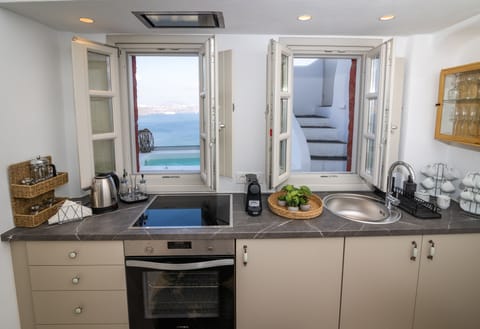 Luxury Villa Caldera & Volcano View 400meters from main hotel | Private kitchen | Fridge