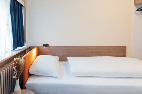 Single Room, Private Bathroom, Garden View | Desk, laptop workspace, free WiFi