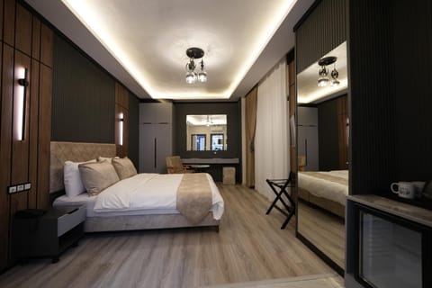 Elite Studio Suite | Premium bedding, minibar, in-room safe, desk