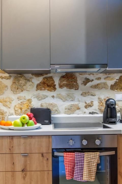 Comfort House, Sea View | Private kitchen | Electric kettle, toaster