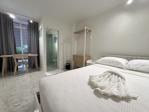 Deluxe Double Room | Free WiFi, bed sheets