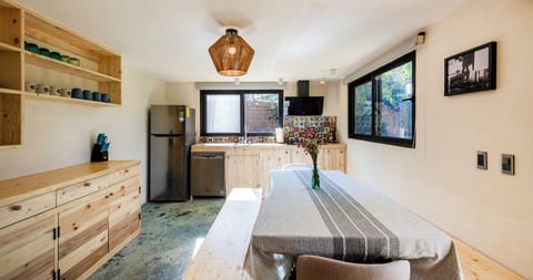 Design Bungalow, 2 Bedrooms, Kitchen, Garden View | Dining room