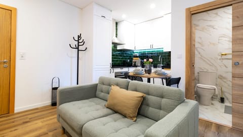 Relax in this cozy, modern living space where comfort meets convenience, perfect for unwinding after a day of sightseeing or enjoying a home-cooked meal in the stylish, fully equipped kitchen. #OpenConcept #ModernLiving #CompactKitchen