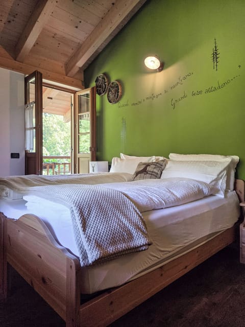 Deluxe Double Room, Vineyard View | Desk, laptop workspace, blackout drapes, free WiFi