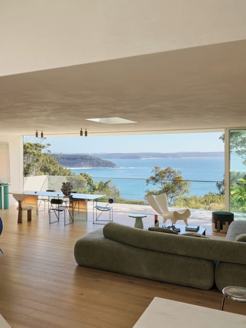 stunning views of the Barrenjoey lighthouse and Boudi National Parks. 
