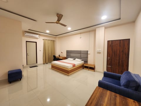 Deluxe Single Room | Desk, laptop workspace, WiFi (free)
