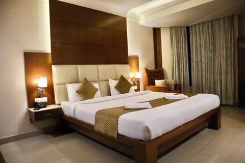 Deluxe Suite | Desk, laptop workspace, free WiFi