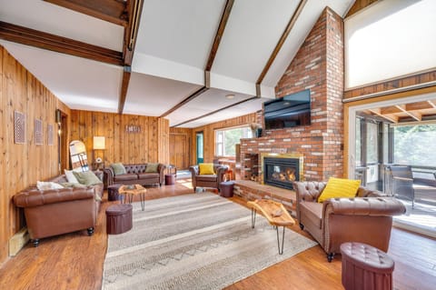 Haverhill Vacation Rental | 4BR | 3BA | 5,004 Sq Ft | Stairs Required