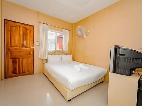 Basic Double Room, 1 Queen Bed | Free WiFi, bed sheets