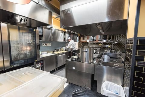 Breakfast, lunch, dinner served; Italian cuisine