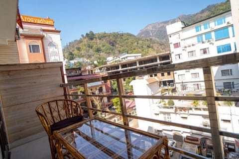 Deluxe Room, 1 Double Bed, Hill View, Mountainside | Free WiFi