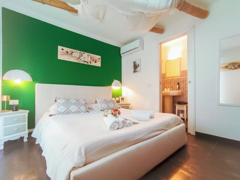 Classic Room, Patio | Soundproofing, free WiFi