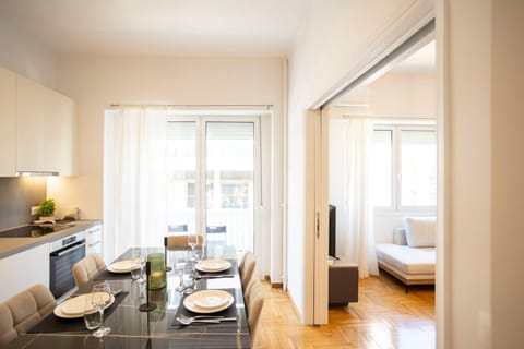 House | In-room dining