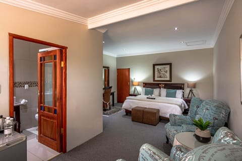 Luxury Double Room | Minibar, in-room safe, individually decorated, individually furnished