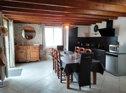 Deluxe Apartment, Garden View | Private kitchen