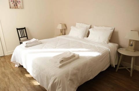 Classic Apartment, City View | Iron/ironing board, free WiFi
