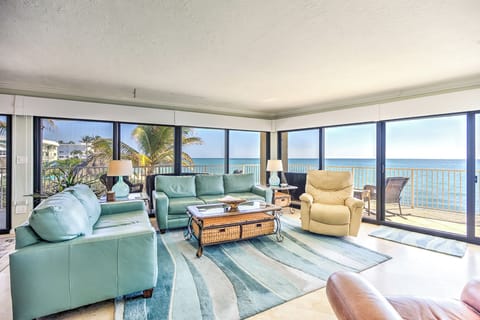Enjoy the wrap around ocean view from the living room - Enjoy the wrap around ocean view from the living room with unbeatable views of the Atlantic Ocean. One of the only places in the Middle Keys where you can effortlessly see both the sunrise and sunset.