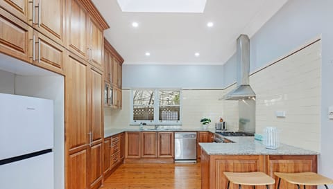 House, 3 Bedrooms (NCA011) | Private kitchen | Fridge, microwave, oven, stovetop