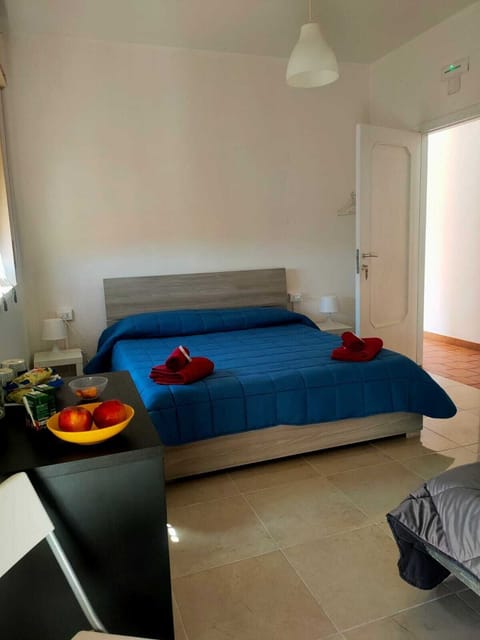 Classic Triple Room, 1 Bedroom | Desk, free WiFi