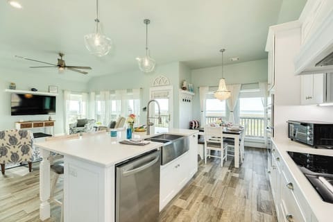 House, Multiple Beds, Pool Access, Pool View | Private kitchen | Coffee/tea maker, fridge, microwave, oven