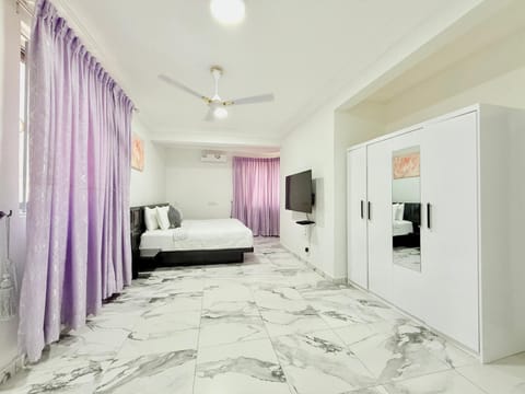 Deluxe Apartment, 2 Bedrooms, Kitchen | 2 bedrooms, soundproofing, iron/ironing board, WiFi (free)