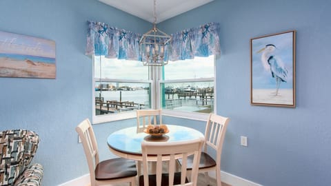 FLORIDA VACATION RENTAL COMPANY presents… 🌴 Coral Resort B2
Escape to your serene waterfront retreat.