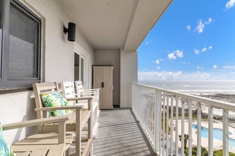 Royal Gulf Beach and Racquet Club unit 5712. Ft. Morgan, Alabama. 2 bedrooms. 2 bathrooms. Sleeps 8. Managed by Island Rentals.