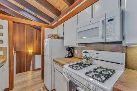 Kitchen: Second floor, drip coffee maker, blender, toaster, cooking utensils, tableware