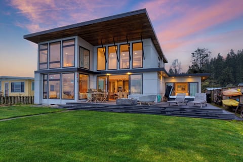 Welcome to your Whidbey Island escape!