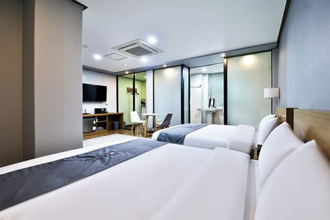 Family Twin (Breakfast not provided on Sunday) | Soundproofing, free WiFi, bed sheets