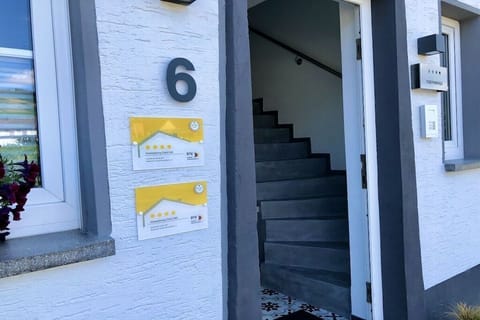 Entrance / Reception