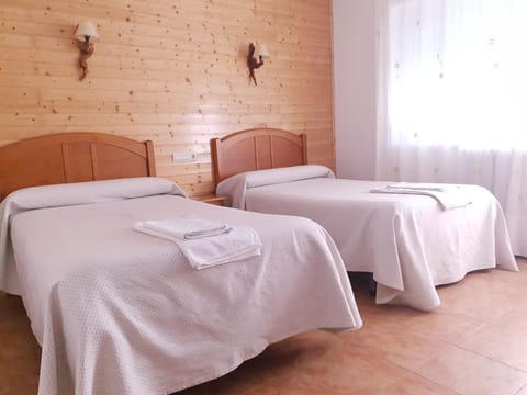 Basic Double Room | Desk, free WiFi