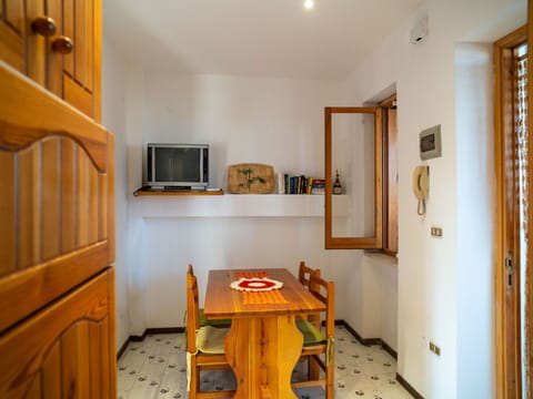 Furniture, Interior Design, Flooring, Wood, Ceiling, Floor, Chair, Table, Apartment, Lighting