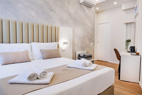 Classic Townhome, 2 Twin Beds, Non Smoking, Private Bathroom | 1 bedroom, desk, free WiFi