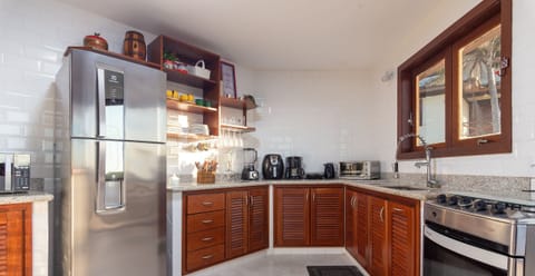 Deluxe House, 5 Bedrooms, Private Pool | Private kitchen | Fridge, microwave, oven, stovetop