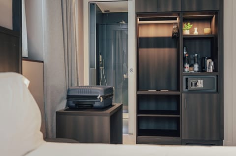 Comfort Double or Twin Room | In-room safe, soundproofing, iron/ironing board, free WiFi