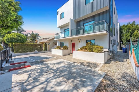 Modern exterior with private driveway and stylish design