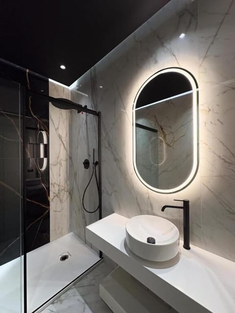 Classic Double or Twin Room, 1 Queen Bed | Bathroom | Shower, free toiletries, hair dryer, slippers