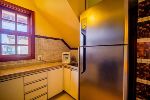 House, 3 Bedrooms, Air conditioning, Beachside | Private kitchen | Fridge, microwave, oven, stovetop