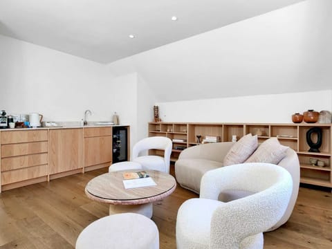 Superior Room, Mountain View | Living area | TV