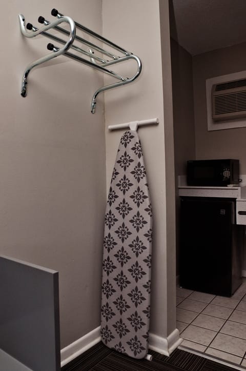 KING BED GROUND FLOOR | Desk, laptop workspace, free WiFi, bed sheets