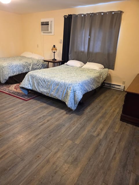 Comfort Double Room Single Use | Blackout drapes, free WiFi, bed sheets