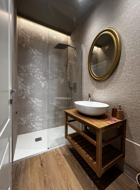 Luxury Double Room, Private Bathroom, City View | Bathroom | Shower, hair dryer, bathrobes, slippers